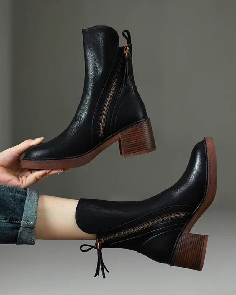 Gracelyn | Black leather boot with a comfortable heel, elegant and timeless