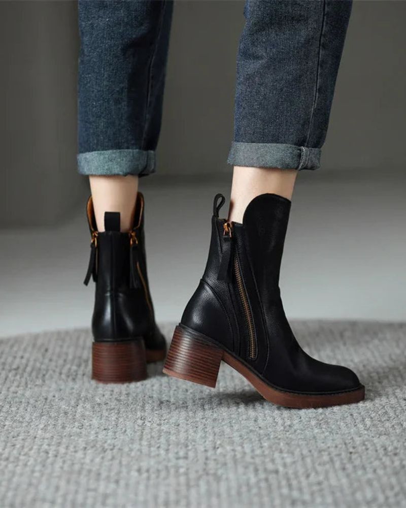 Gracelyn | Black leather boot with a comfortable heel, elegant and timeless