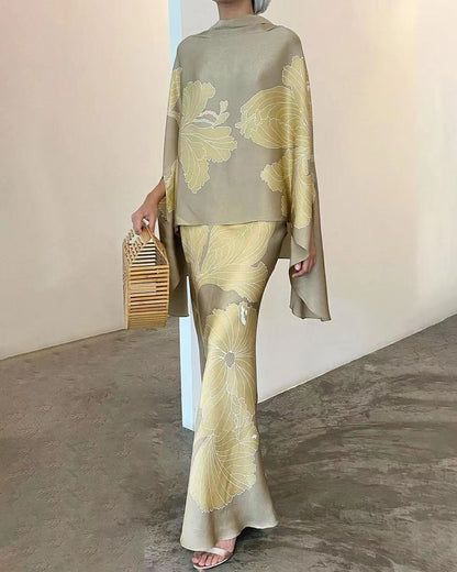 Printed two-piece set, side view